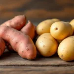 גלה מדוע בטטות ותפוחי אדמה אינם קרובי משפחה כמו שרבים חושבים, ומה ההבדלים הבוטניים ביניהם.