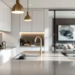 גלה כיצד מעצבי פנים מעדכנים את המגמות ומעצבים בית מודרני ונוח, כשהמטבחים הפתוחים כבר לא באופנה.