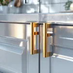 גלה את הסוד לניקיון מושלם במטבח עם הנוזל הנשכח שהפך את הארונות שלי לחלקים ומבריקים כחדשים. קל, מהיר ויעיל!